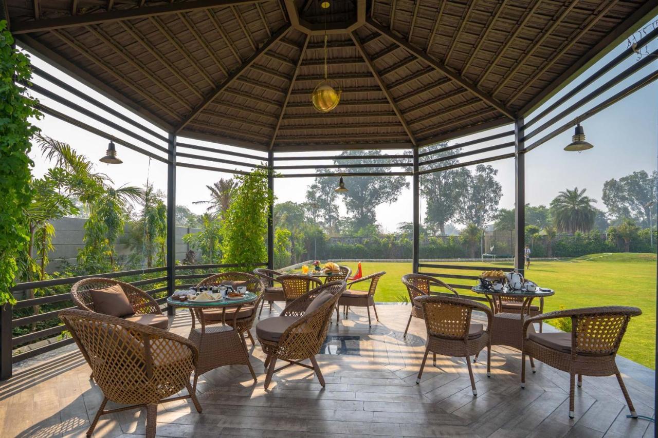 Stayvista At Le Blanc Escape W Outdoor Pool Sohna エクステリア 写真