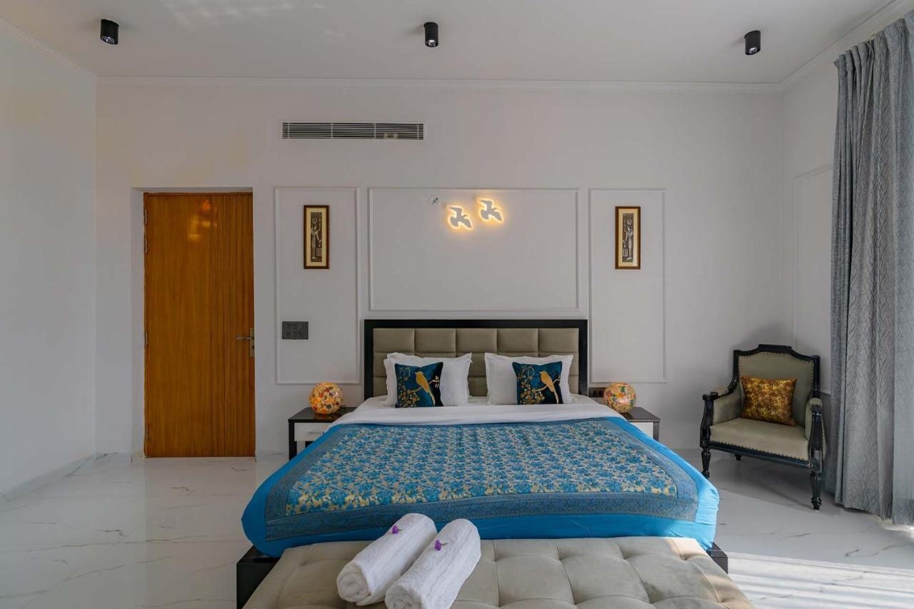 Stayvista At Le Blanc Escape W Outdoor Pool Sohna エクステリア 写真