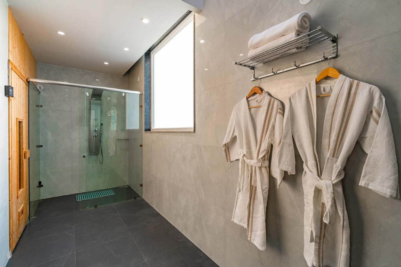 Stayvista At Le Blanc Escape W Outdoor Pool Sohna エクステリア 写真