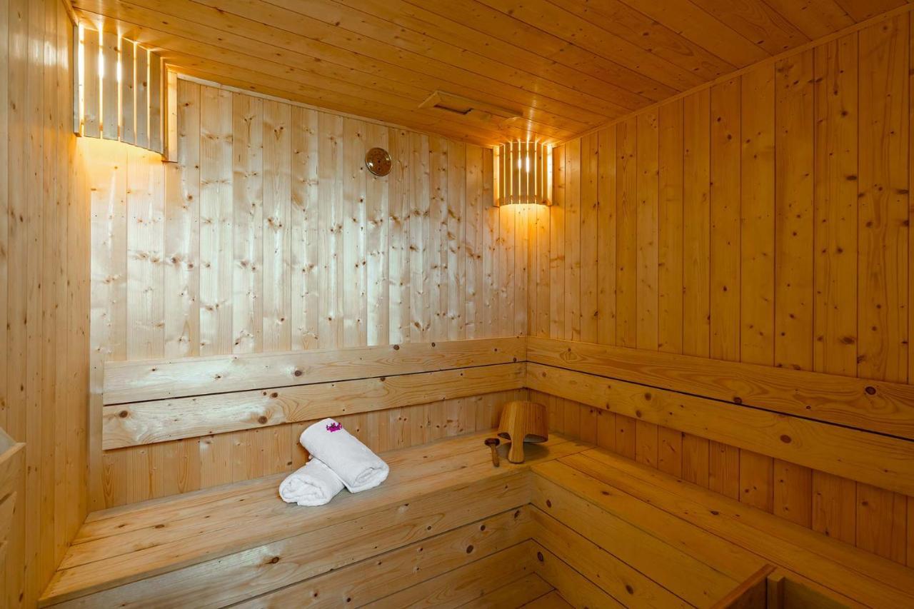 Stayvista At Le Blanc Escape W Outdoor Pool Sohna エクステリア 写真